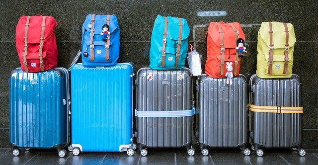 スーツケースと手荷物